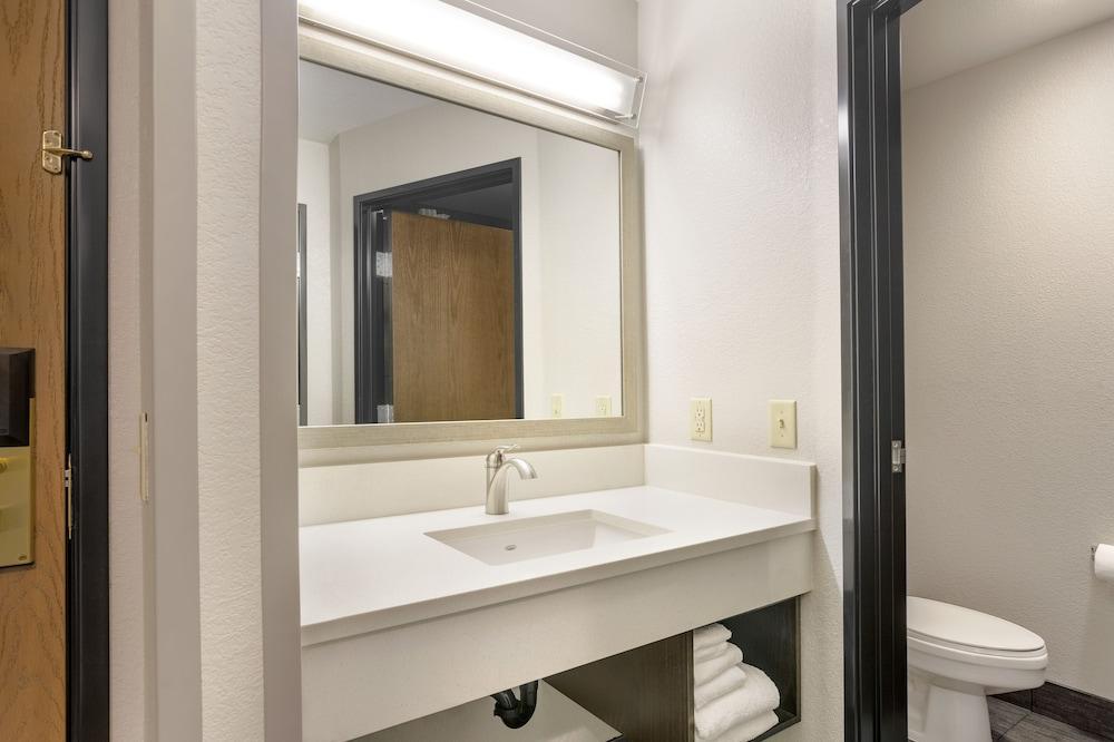 Comfort Inn & Suites Tualatin - Lake Oswego South Extérieur photo