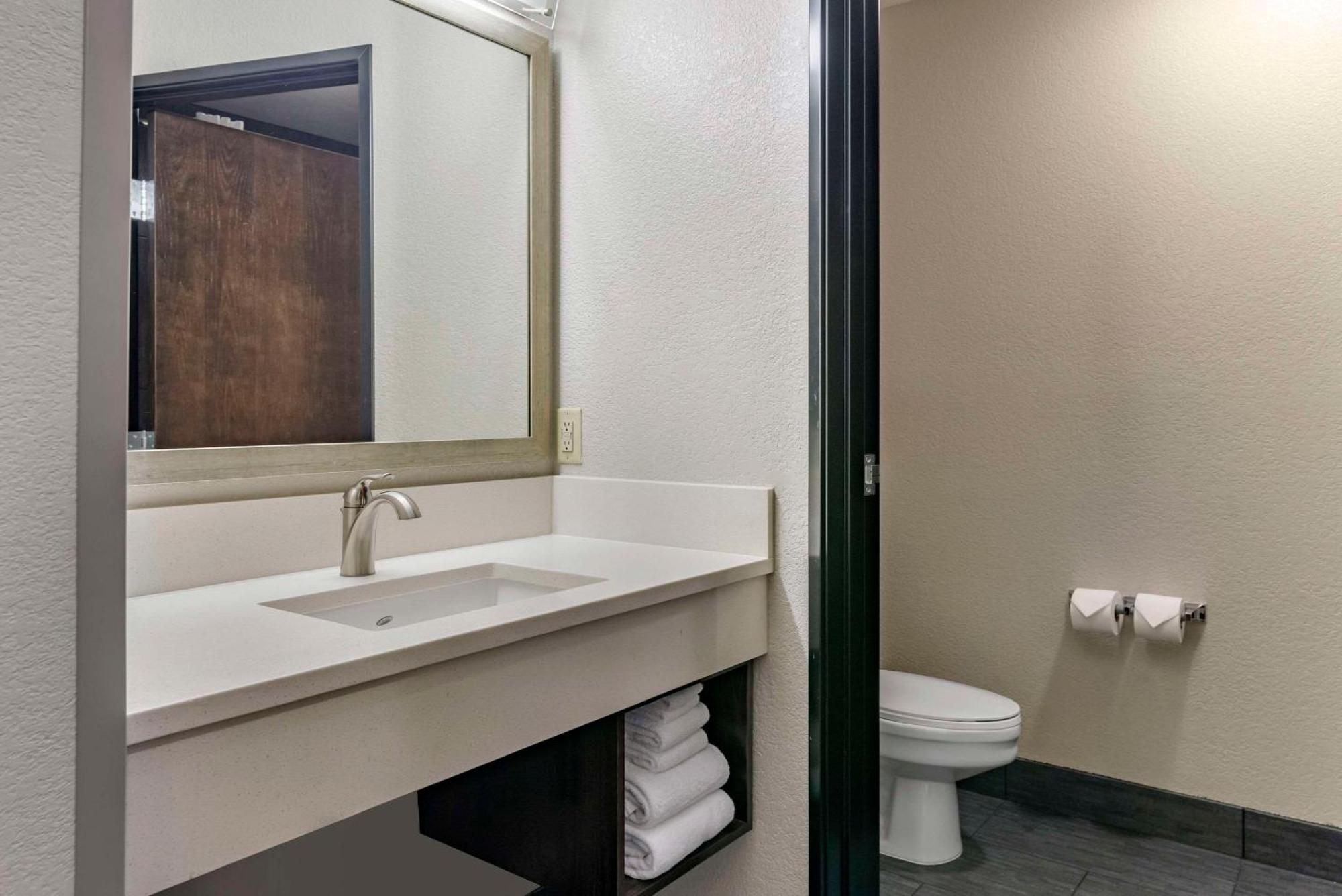 Comfort Inn & Suites Tualatin - Lake Oswego South Extérieur photo