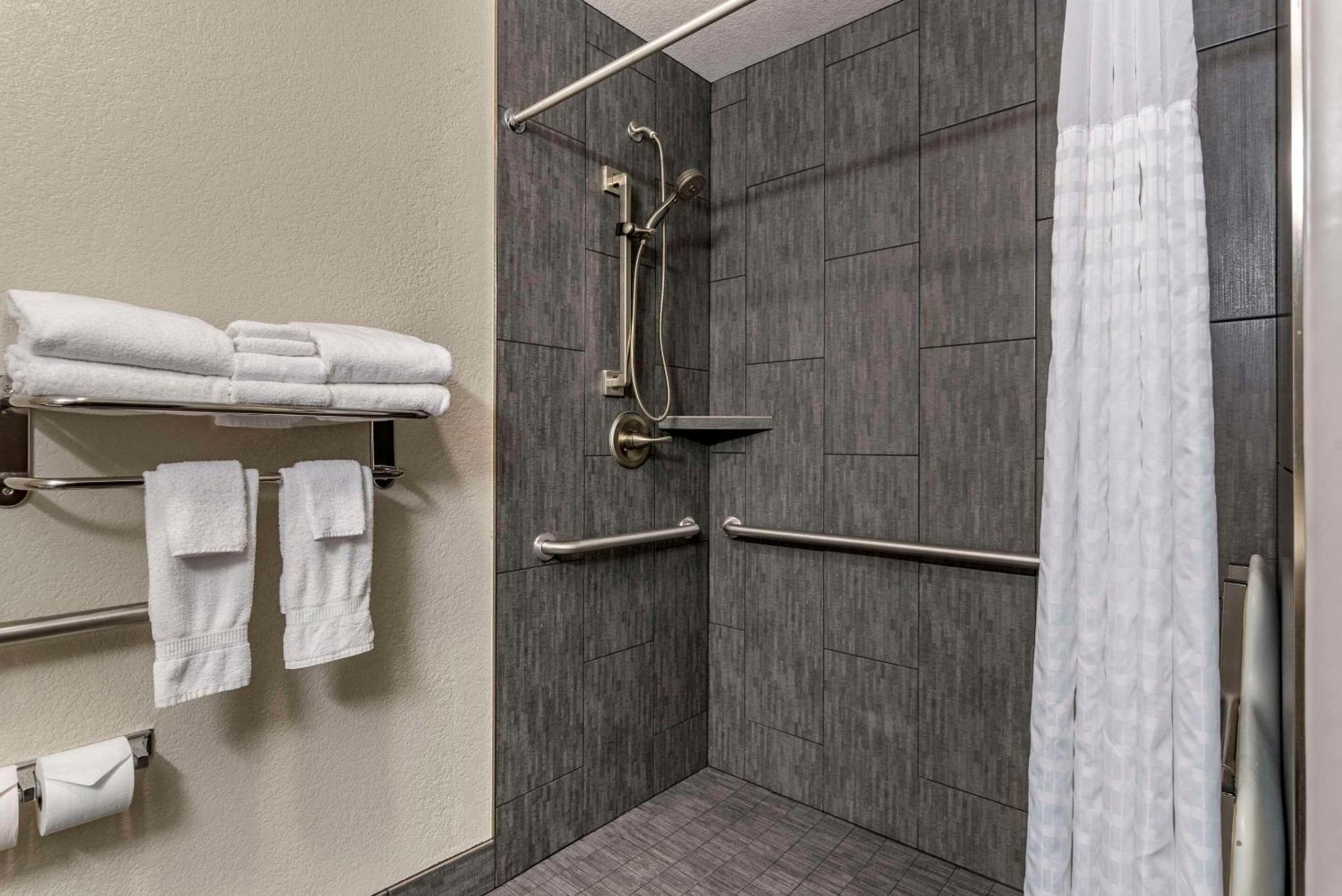 Comfort Inn & Suites Tualatin - Lake Oswego South Extérieur photo