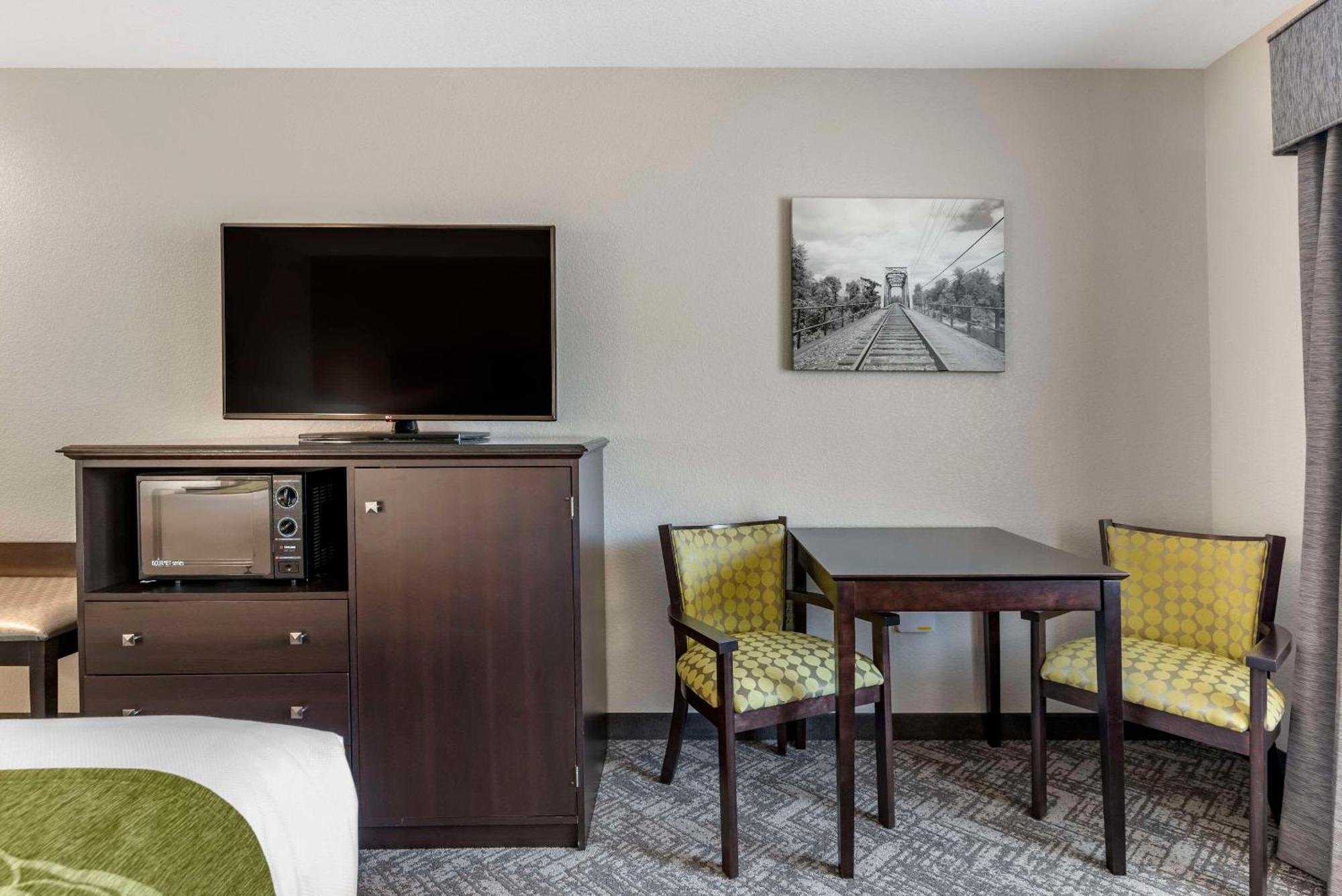 Comfort Inn & Suites Tualatin - Lake Oswego South Extérieur photo