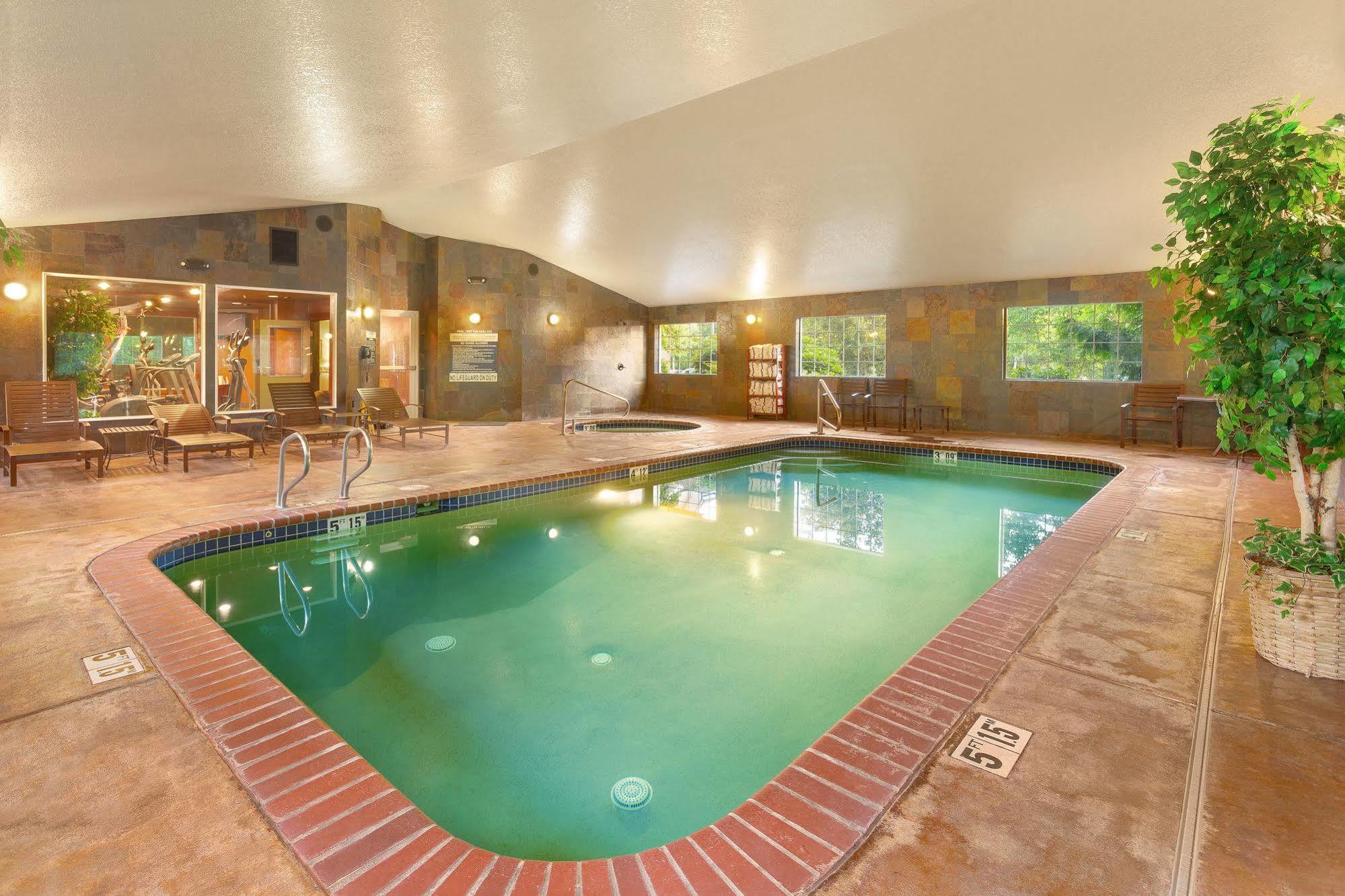 Comfort Inn & Suites Tualatin - Lake Oswego South Extérieur photo