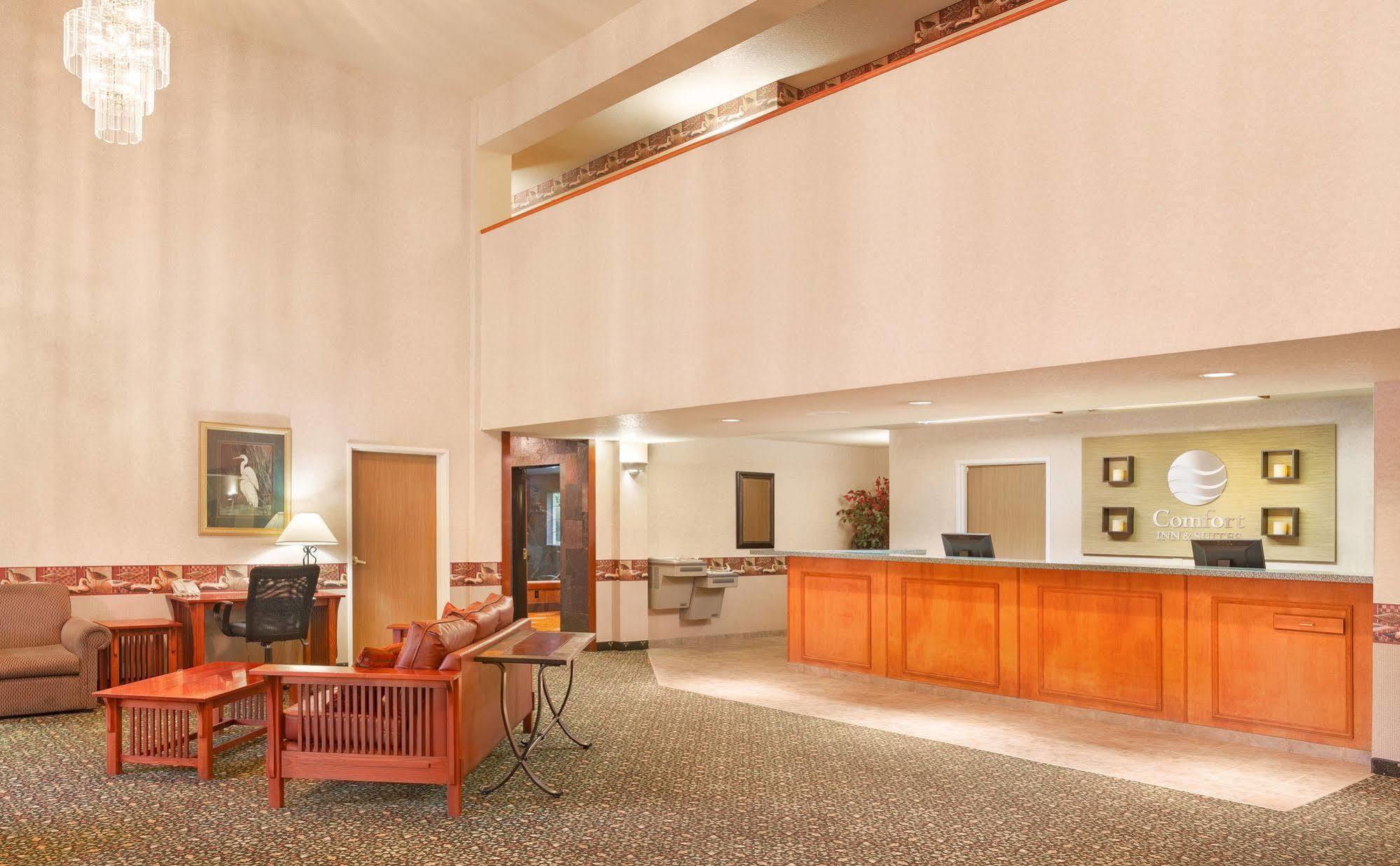Comfort Inn & Suites Tualatin - Lake Oswego South Extérieur photo